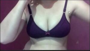 Indian cam aunty hot boob show to me